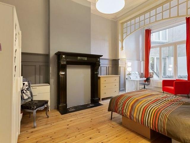 Room at Avenue Milcamps 6