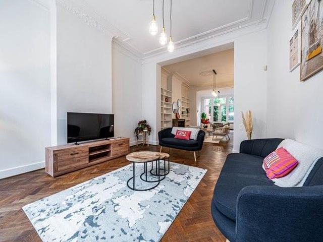 Room at Rue du Châtelain 20