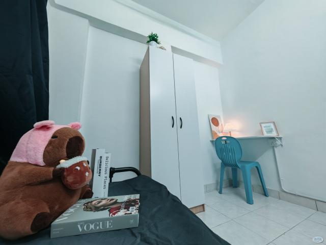 Room at Pelangi Damansara Apartment, Kota Damansara