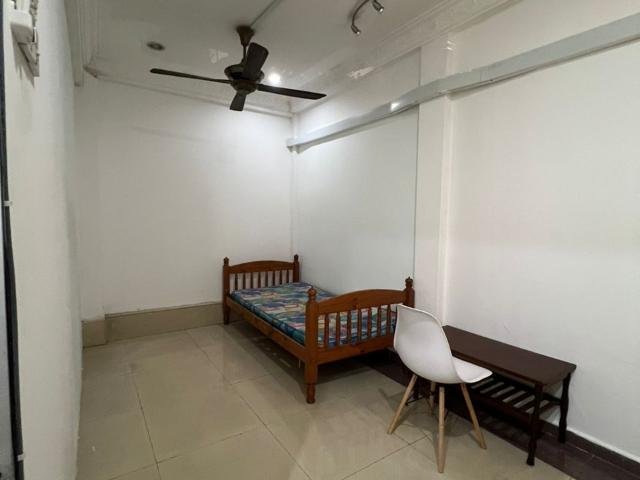 Room at SS15 nearby INTI college! Free WiFi ! Free Viewing!