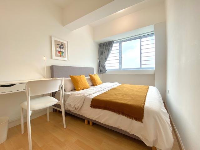 room at 124 Jurong East Street 13, Ivory Height 600124