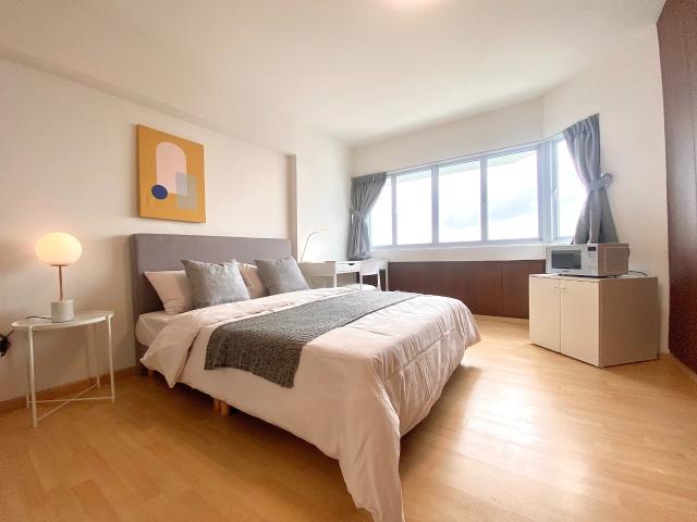 room at 124 Jurong East Street 13, Ivory Height 600124