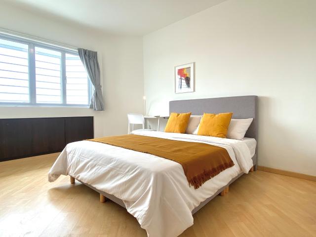 room at 124 Jurong East Street 13, Ivory Height 600124