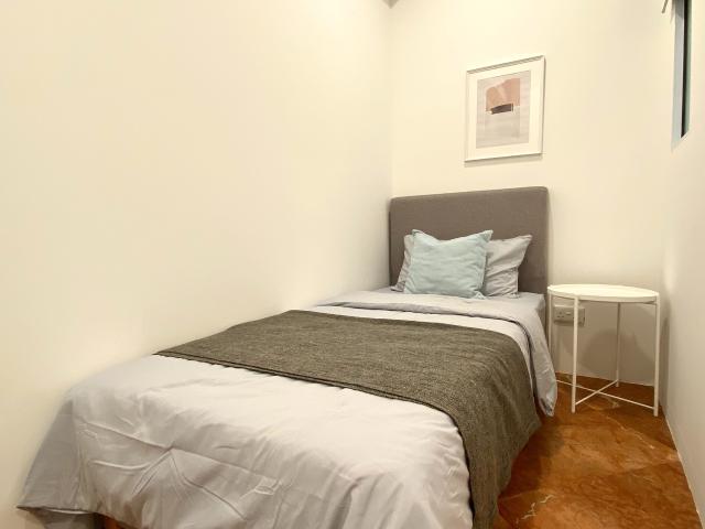 room at 365 Kew Cres, Singapore 465971