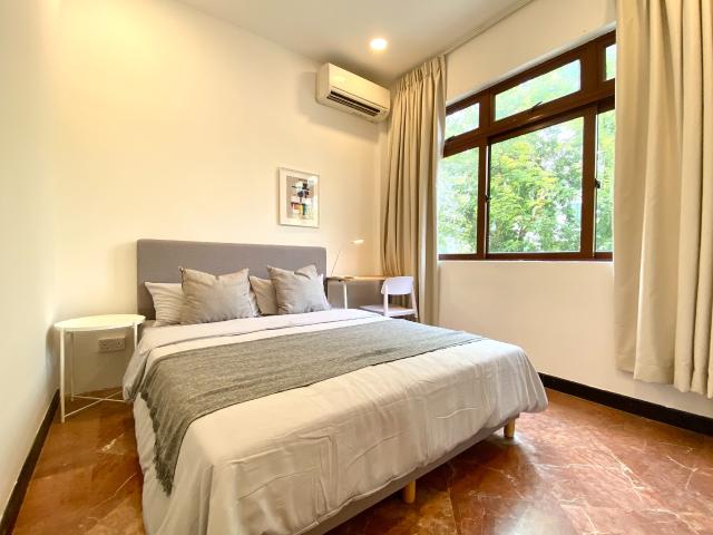 room at 365 Kew Cres, Singapore 465971