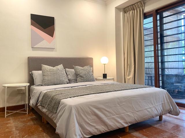 room at 365 Kew Cres, Singapore 465971