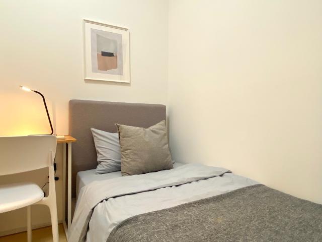 room at 9 Jln Membina, Singapore 169483