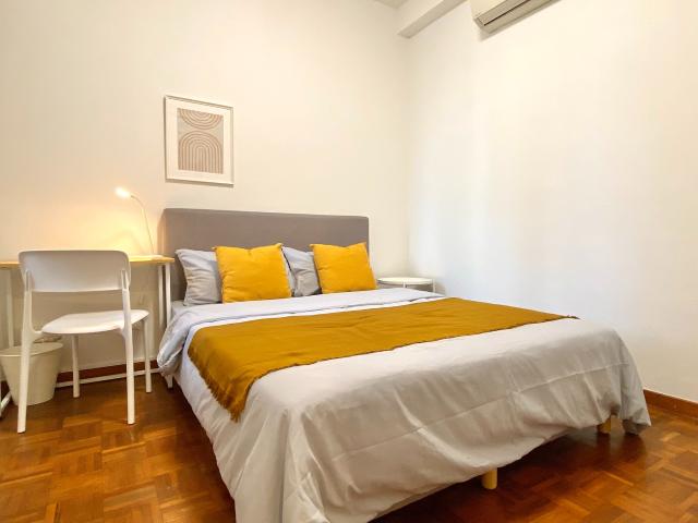 room at 9 Jln Membina, Singapore 169483