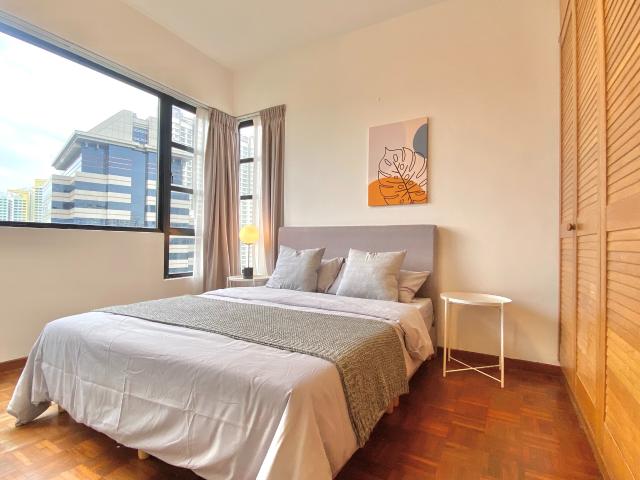 room at 9 Jln Membina, Singapore 169483