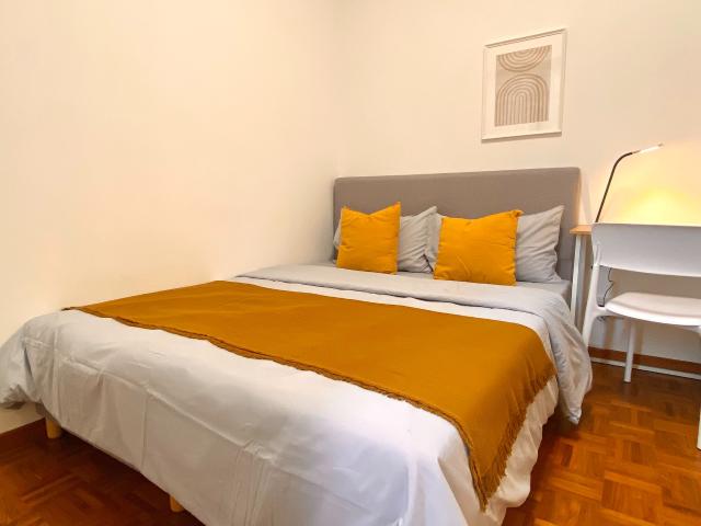 room at 9 Jln Membina, Singapore 169483
