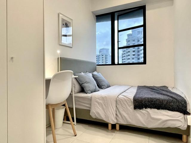 room at 9 Jln Membina, Singapore 169483