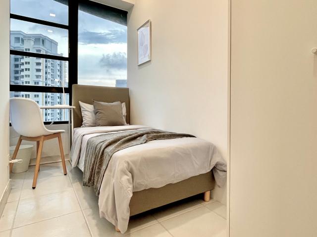 room at 9 Jln Membina, Singapore 169483
