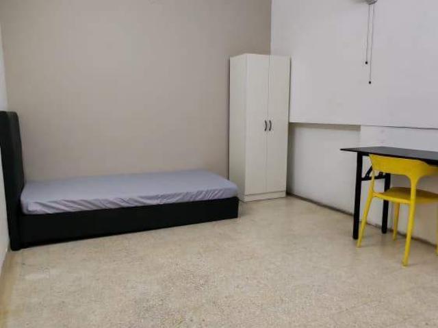 Room Available For Rent