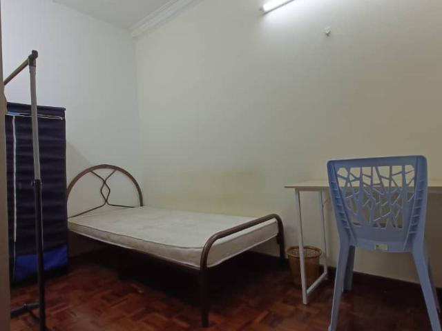 Room Available for Rent in SS2 with Free WiFi