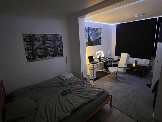 Room Available in a Student House – August 1st!
