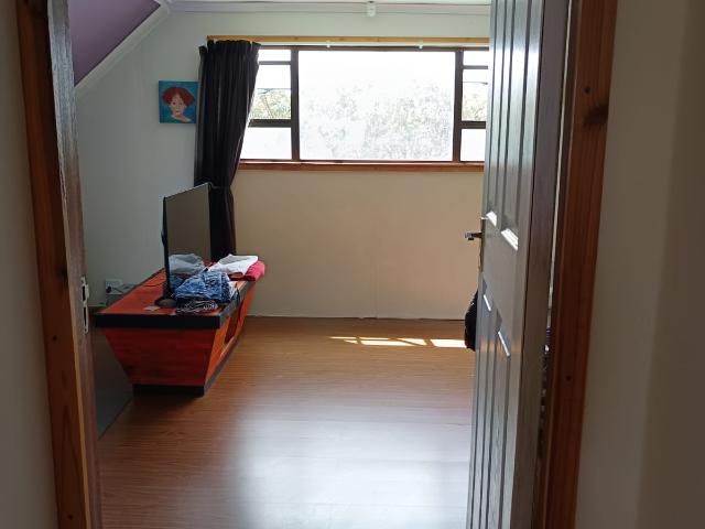 Room Available in Peaceful Shared House | Seaview, Clarendon Marine