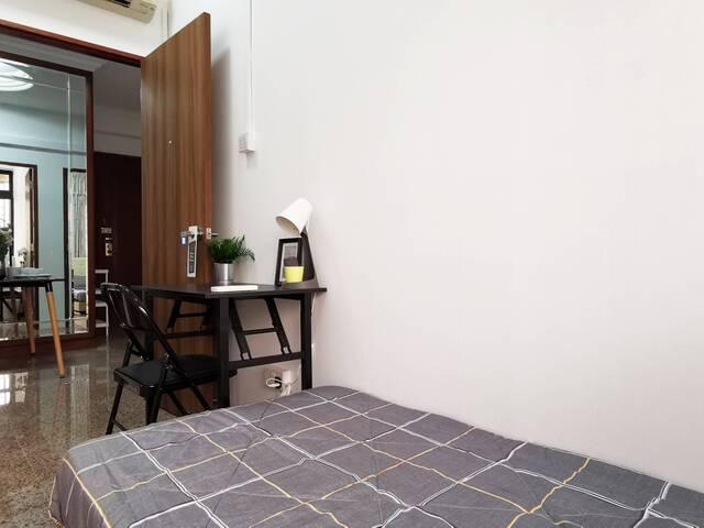 room DOVER PARKVIEW TOWER D #13 05 PR2