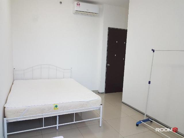 Room for rent at Trefoil, setia alam