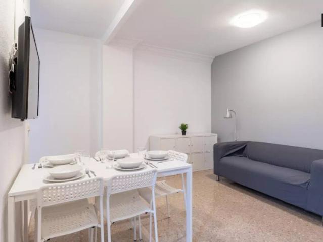 Room for rent in modern 5 bedroom apartment in La Saïdia
