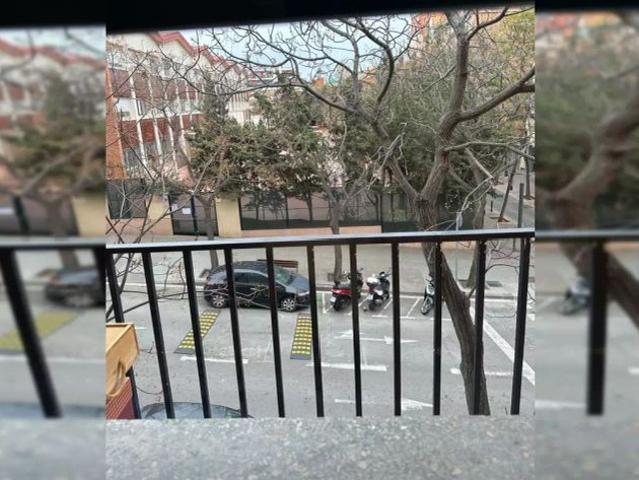 Room for rent in a 3 bedroom apartment
