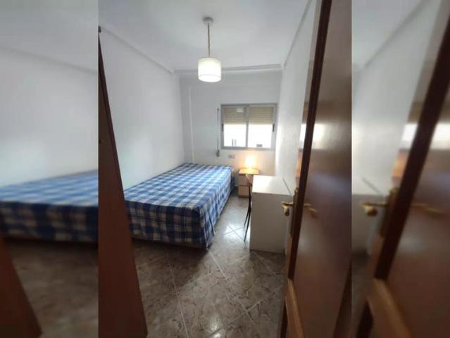 Room for rent in a 3 bedroom apartment