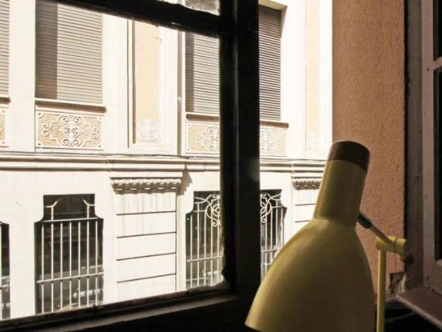Room for rent in a 3 bedroom apartment in Barcelona