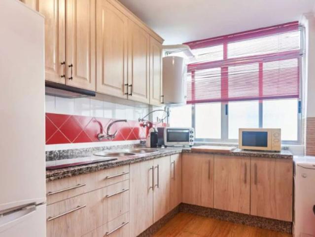 Room for rent in a 3 bedroom apartment in Sevilla