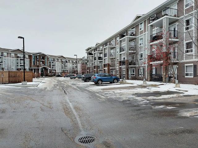 Room for rent in a 2 bed/ 2 bath apartment on the top floor