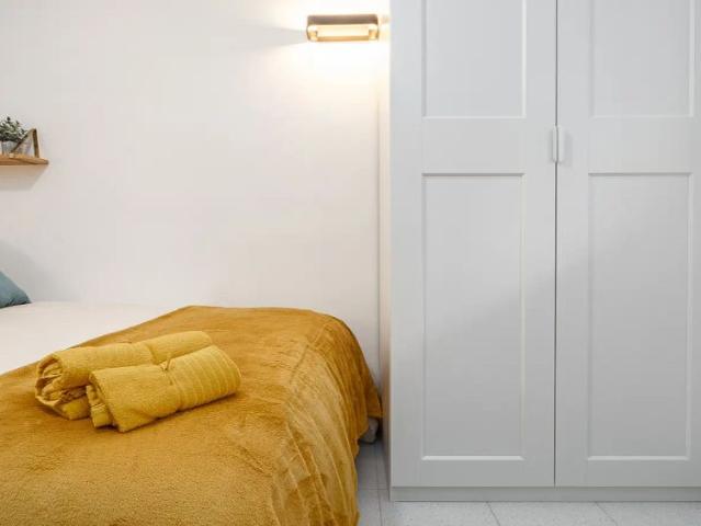 Room for rent in a 4 bedroom apartment in Sant Cugat del Vallès