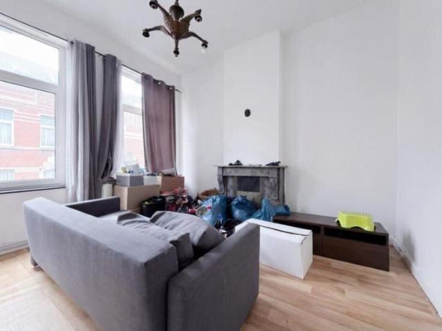 Room for rent in a shared house of 320m2