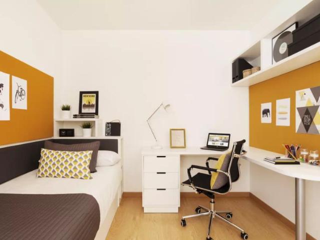 Room for rent in a residence in Pamplona