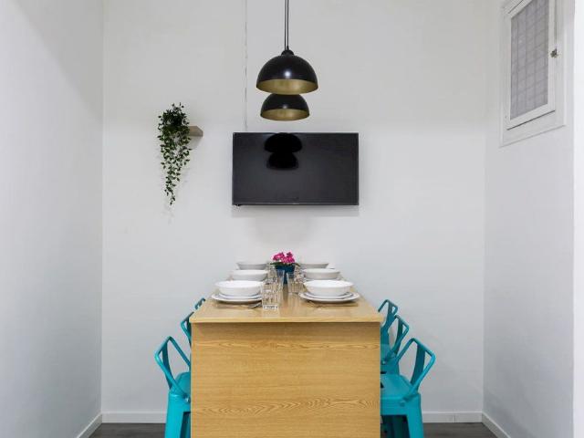 Room for rent in Balmes street, Barcelona