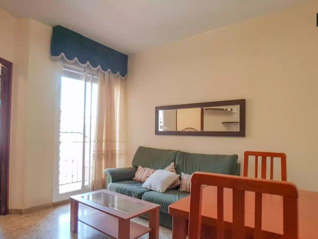 Room for rent in comfortable 3 bedroom flat in Les Corts