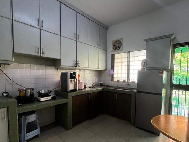 Room for rent in Damansara up town