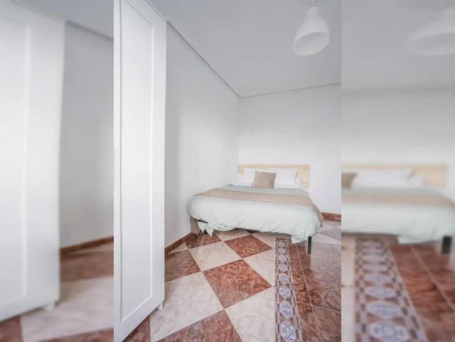 Room for rent in great apartment located in Madrid