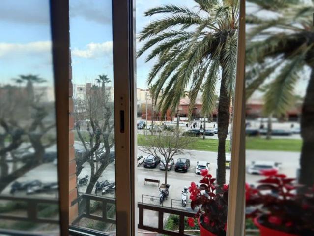 Room for rent in shared apartment in Badalona