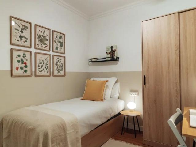 Room for rent in shared apartment in Barcelona
