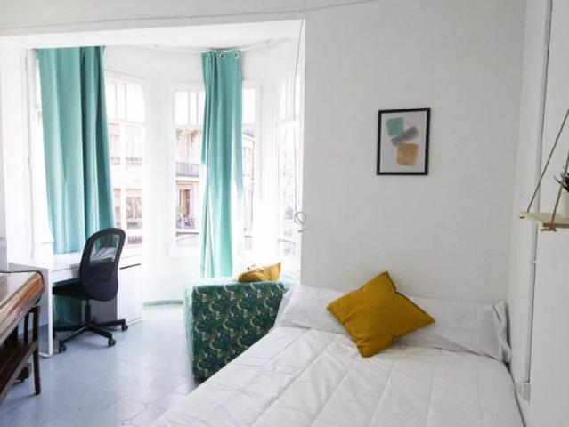 Room for rent in shared apartment in Barcelona