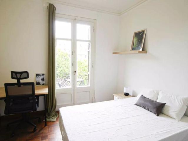 Room for rent in shared apartment in Barcelona