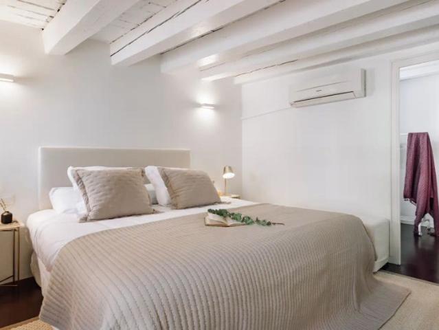 Room for rent in shared apartment in Barcelona