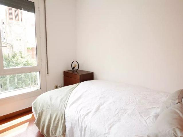 Room for rent in shared apartment in Barcelona