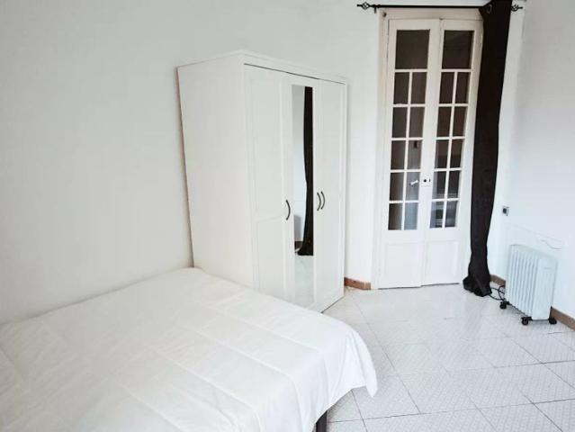 Room for rent in shared apartment in Barcelona
