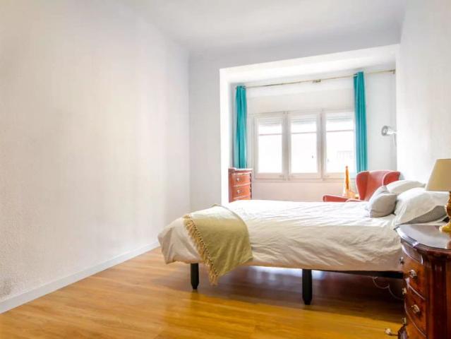 Room for rent in shared apartment in Barcelona