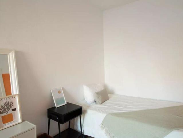 Room for rent in shared apartment in Barcelona