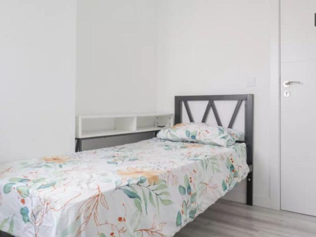 Room for rent in shared apartment in Madrid