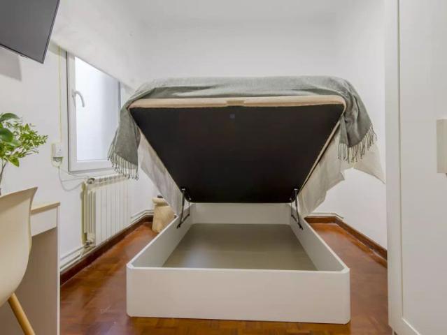 Room for rent in shared apartment in Madrid