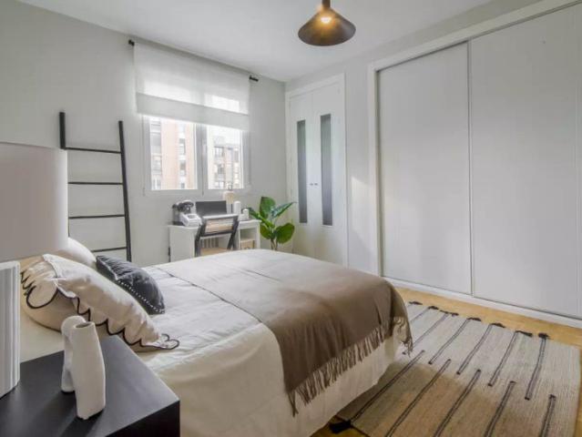 Room for rent in shared apartment in Madrid