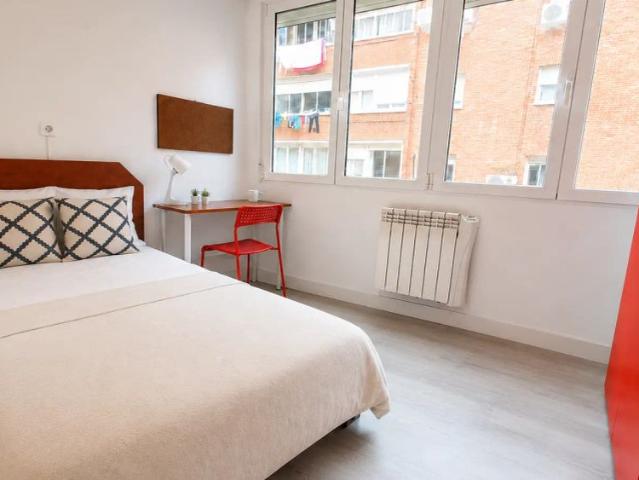 Room for rent in shared apartment in Madrid