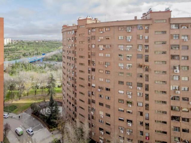 Room for rent in shared apartment in Madrid