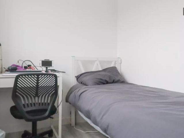 Room for rent in shared apartment in Madrid